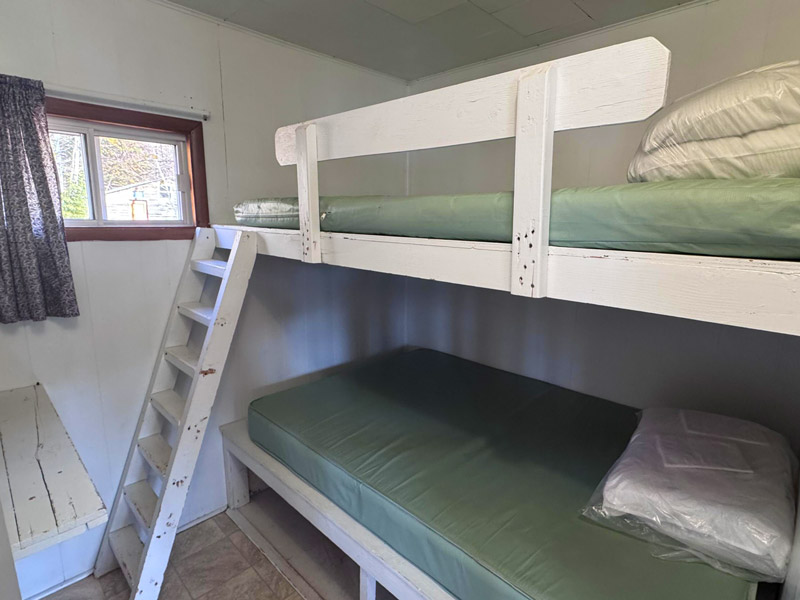Une chambre de Crépeau #2 avec un lit superposé