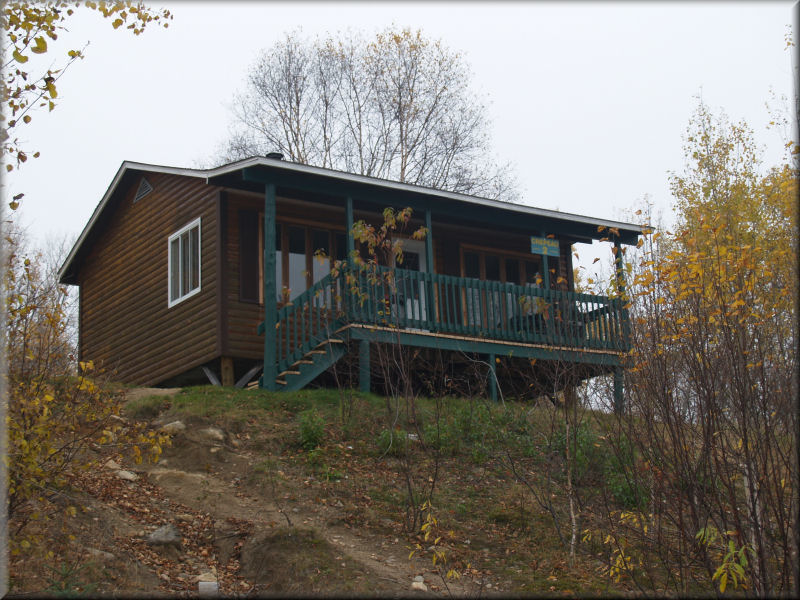 Une vue extérieure du Chalet Crépeau #2, vu depuis le bas