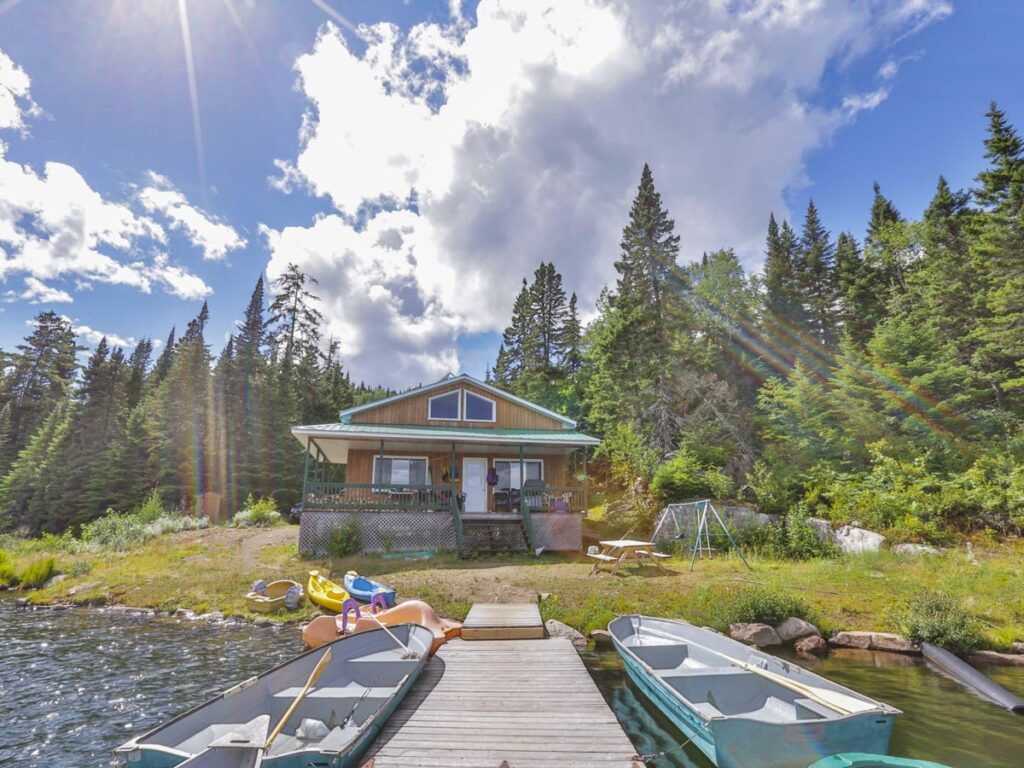 Le chalet le Trosby, vu depuis le quai privé du chalet