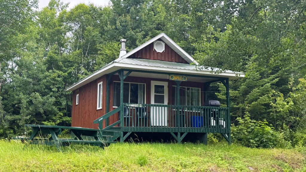 Le chalet Chapelet #1, vu depuis l'extérieur, d'un autre angle