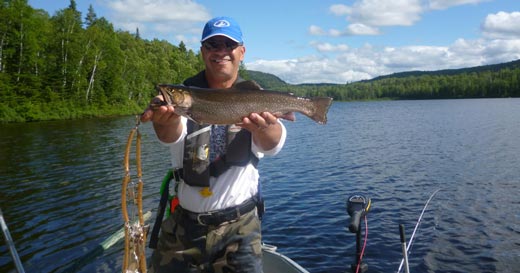 Les meilleurs moments pour la pêche à la truite mouchetée au Québec